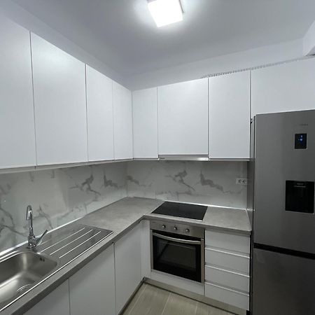 Modern Apartment In Central Vlore Exterior photo