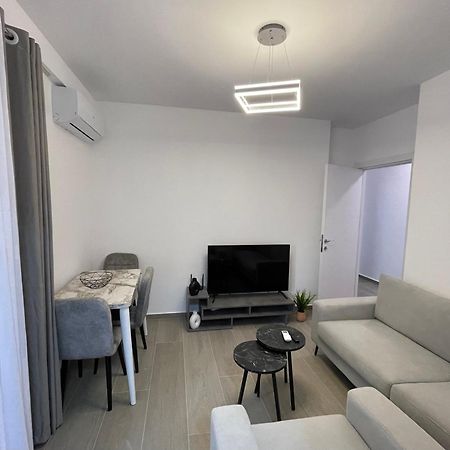 Modern Apartment In Central Vlore Exterior photo