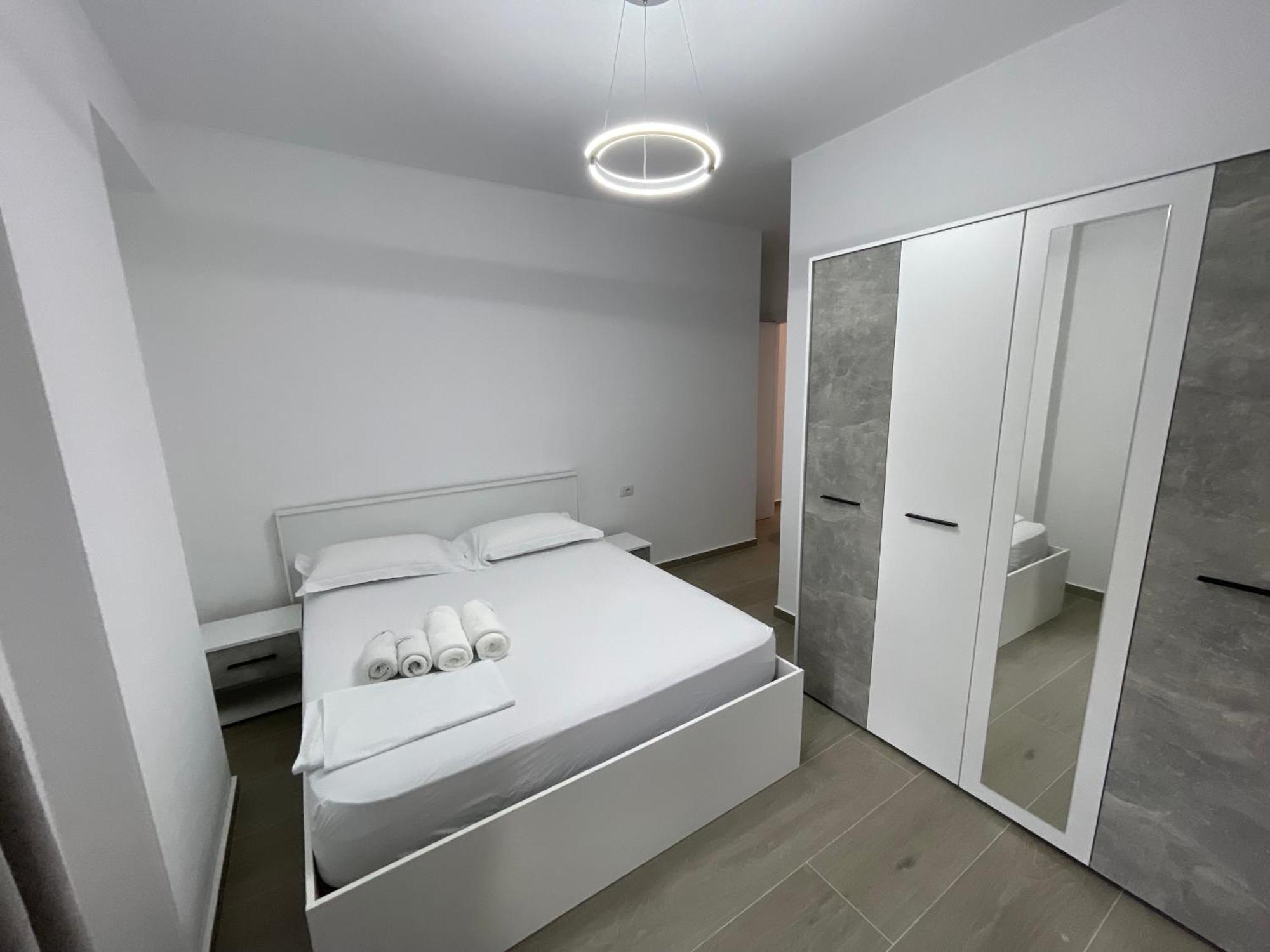 Modern Apartment In Central Vlore Exterior photo
