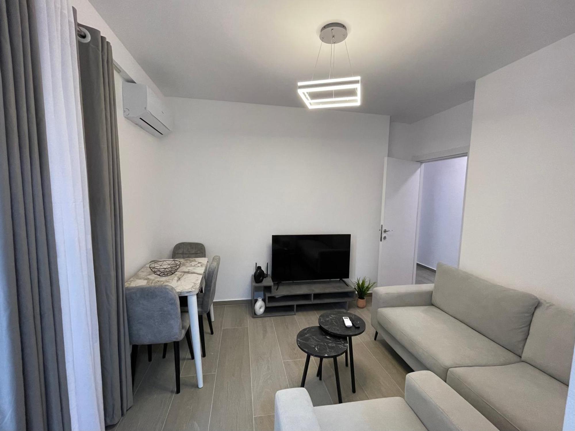 Modern Apartment In Central Vlore Exterior photo